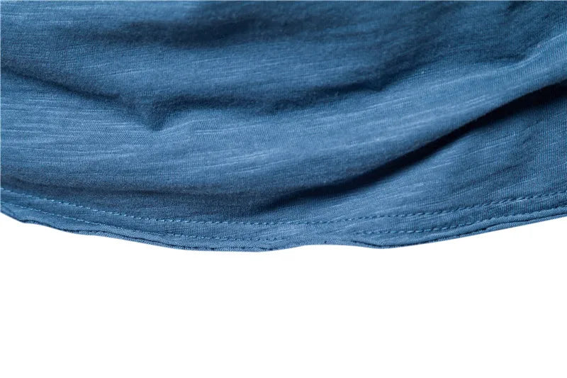 T-shirt homme col V ajusté – manches courtes et style épuré