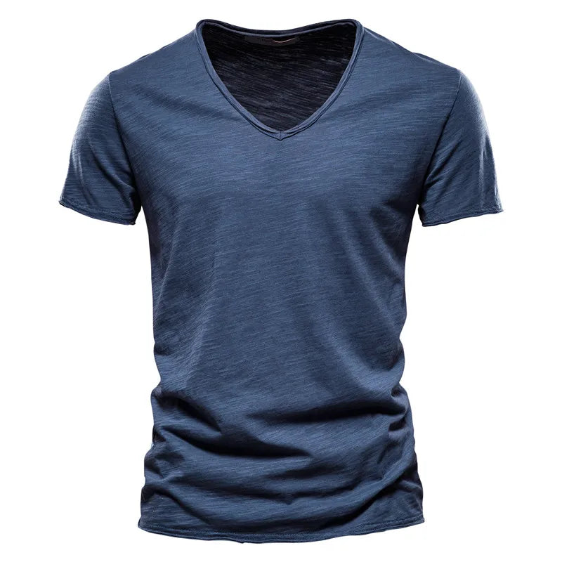 T-shirt homme col V ajusté – manches courtes et style épuré
