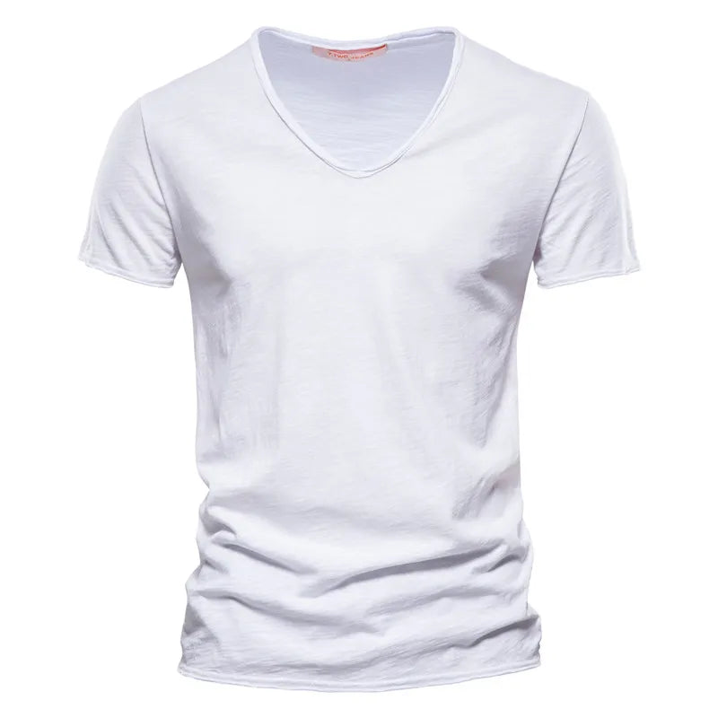 T-shirt homme col V ajusté – manches courtes et style épuré