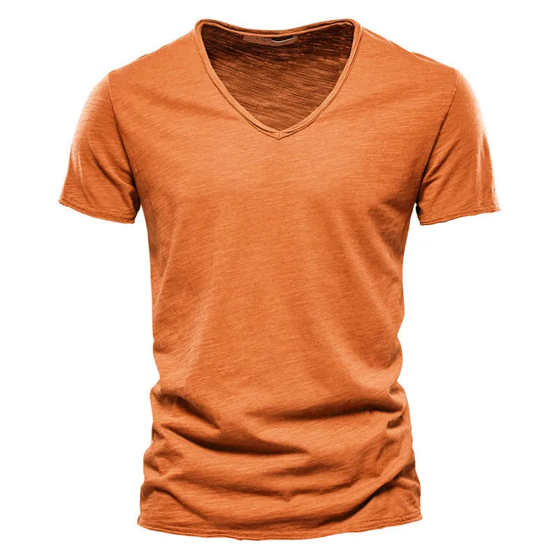 T-shirt homme col V ajusté – manches courtes et style épuré