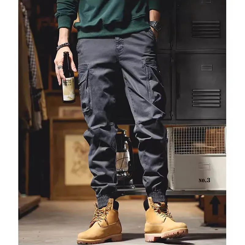 Pantalon cargo à poches zippées et élastiques chevilles