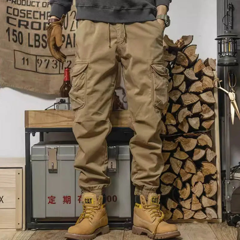 Pantalon cargo à poches zippées et élastiques chevilles