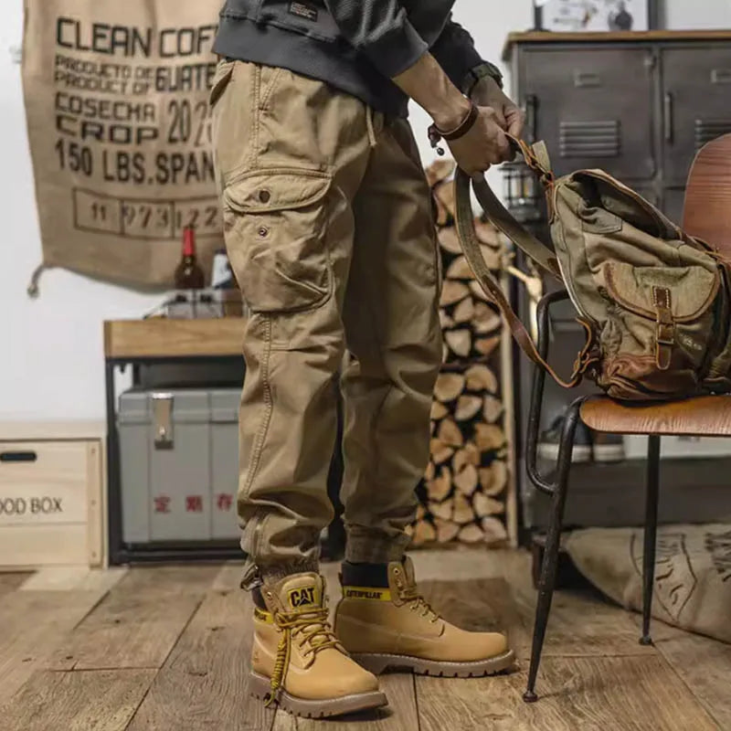 Pantalon cargo à poches zippées et élastiques chevilles