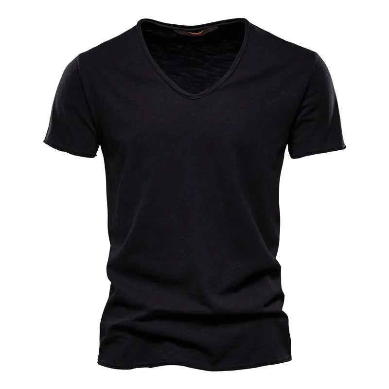 T-shirt homme col V ajusté – manches courtes et style épuré