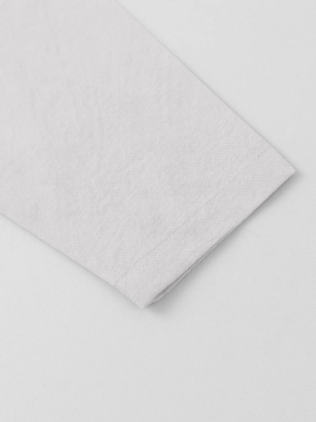 Chemise à capuche été – tissu fluide et style décontracté chic